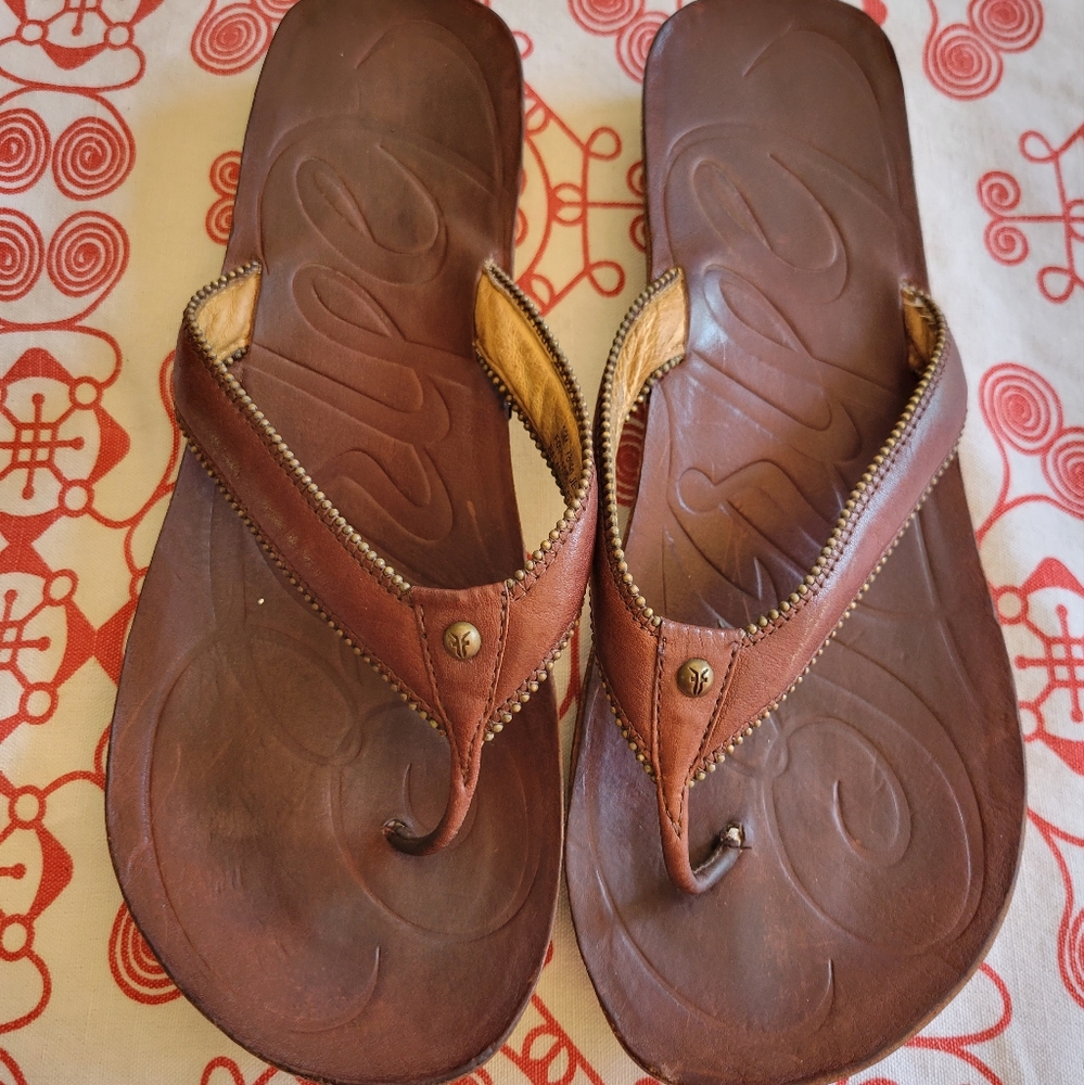 Frye Jessica leather beaded flip flops brown 10